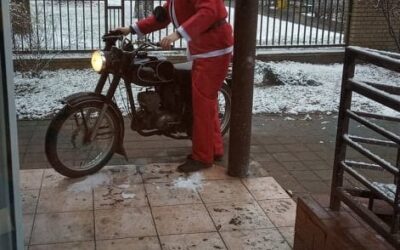 Święty Mikołaj przyjechał… motocyklem!