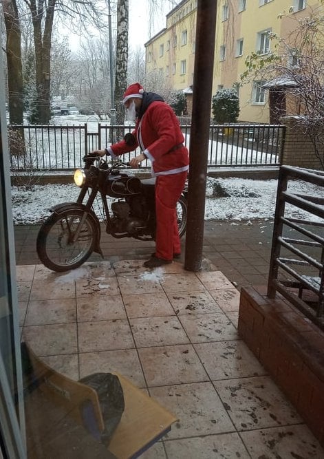 Święty Mikołaj przyjechał… motocyklem!