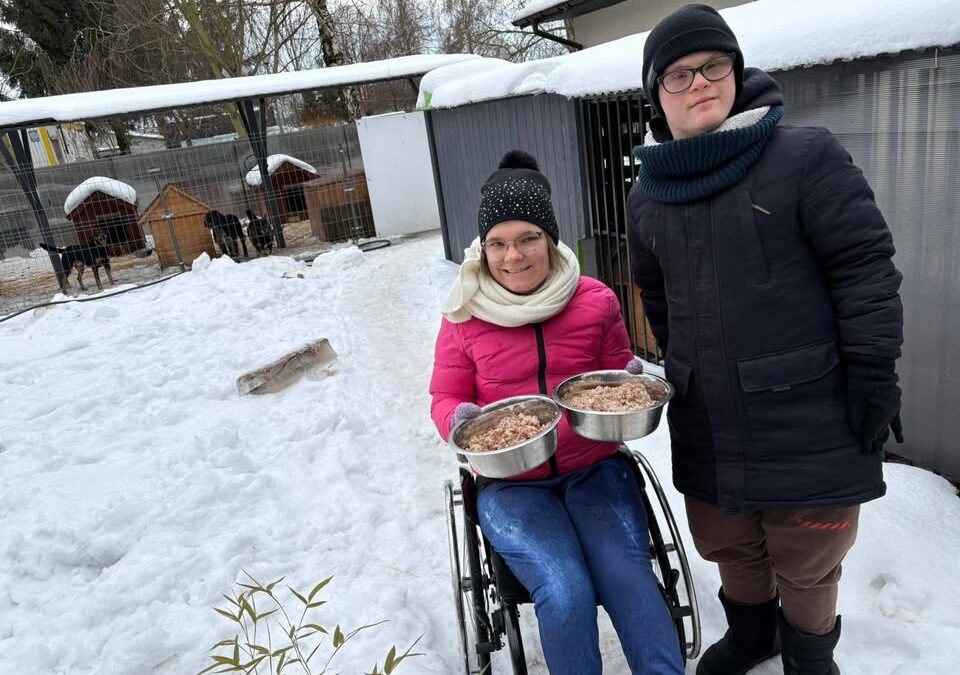 W tamtym tygodniu uczniowie Szkoły Przysposabiającej do Pracy odwiedzili czworonożnych przyjaciół z zamojskiego schroniska