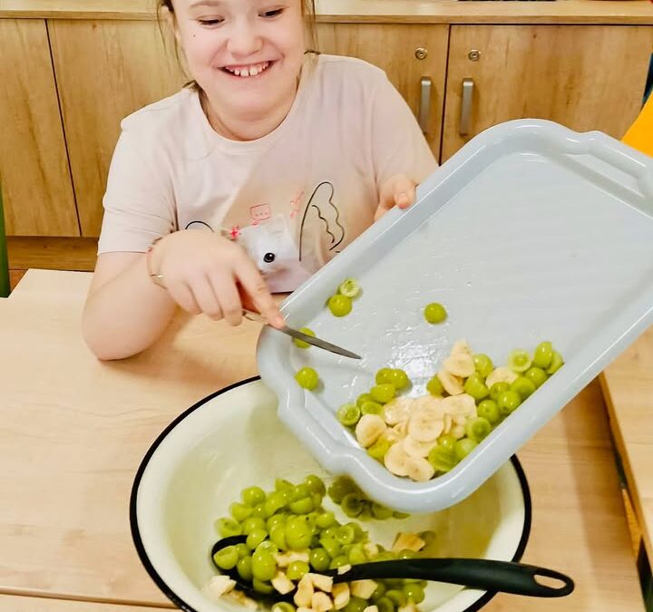 Kolorowo, zdrowo i owocowo! 🍎…