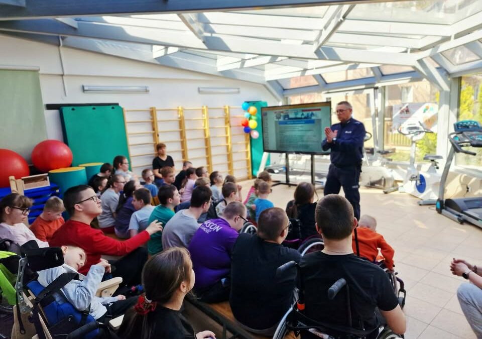 Dnia 18 marca w naszej szkole odbyło się spotkanie z policjantem na temat cyberprzemocy